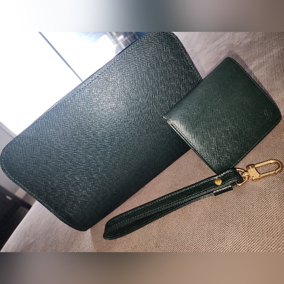 2 Pack Louis Vuitton Green Taiga - Picture 3 of 13